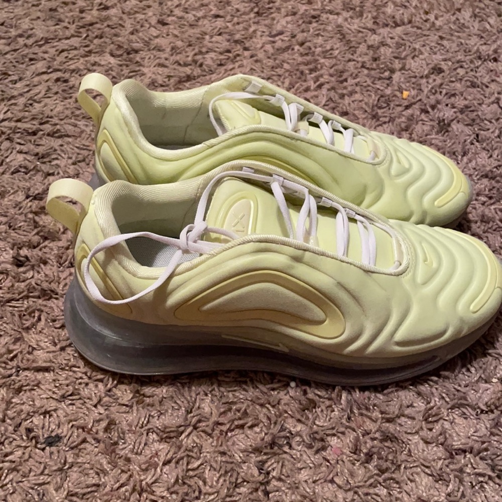 Women’s Air Max 720 size 7